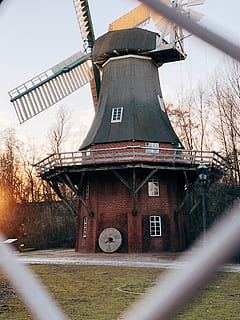 moteur, machine, Berlin, turbine, éolienne, Allemagne, mobile, la photographie, les tons, printemps, chaud, couleurs, iphone, planète, vert, bâtiment, la tour, architecture, tour de l'horloge, structure construite, extérieur du bâtiment, arbre, la nature, journée, ciel, personne, plante, se concentrer sur le fond, énergie alternative, énergie renouvelable, conservation de l'environnement, arbre nu, production de carburant et d'électricité, énergie éolienne, environnement, moulin à vent traditionnel, en plein air, 4K, CC0, domaine public, libre de droits