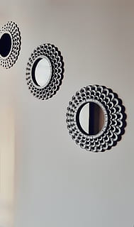 gall dindi, malatya, a l'interior, cap gent, cercle, primer pla, tir de l'estudi, forma geomètrica, còpia espai, forma, metall, natura morta, disseny, patró, forat, sol objecte, equipament, fons blanc, art i artesania, funció de construcció de parets, tallar, anell, llum, 4K, CC0, domini públic, lliure de regalies