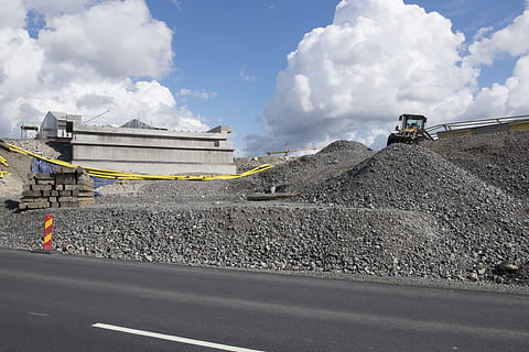 Konstruktion, Seite? ˅, Ingenieurwesen, die Architektur, Beton, Transport, wolke - himmel, Industrie, Straße, Baugewerbe, Baustelle, Baumaschine, Straßenbauarbeiten, Himmel, Maschinen, Natur, Schmutz, Tag, Transportmittel, Entwicklung, Landfahrzeug, Umgebung, LKW, draußen, Bergbau, Kies, Steinbruch, 4K, CC0, gemeinfrei, lizenzfrei