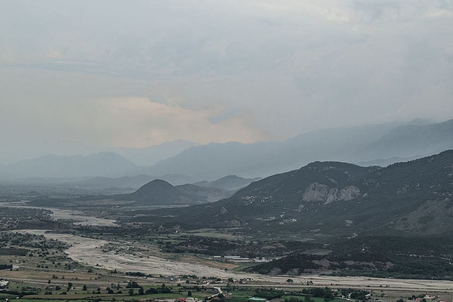Grècia, meteora, núvols, cel, poble, vista, wanderlust, muntanya, boira, salvatge, ennuvolat, paisatge, natural, pic, vall, muntanyes, fons de pantalla, elcarito, naturalesa, bosc, escenics - natura, bellesa a la natura, escena tranquil·la, núvol - cel, tranquil·litat, medi ambient, Serra, escena no urbana, cap gent, idíl·lic, dia, a l'aire lliure, remot, rang, cim de muntanya, 2K