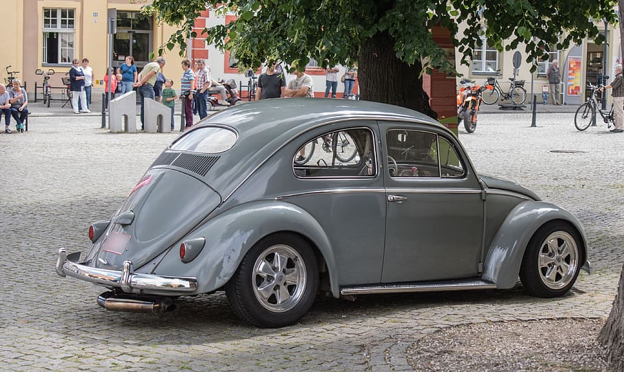 auto, vw, scarafaggio, vecchi tempi, classico, settore automobilistico, vecchia macchina, strada, modo di trasporto, mezzi di trasporto, veicolo a motore, città, persone accessorie, veicolo terrestre, architettura, gruppo di persone, giorno, esterno dell'edificio, persone reali, uomini, folla, in stile retrò, via della città, struttura costruita, all'aperto, 4K
