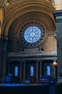 edificio in cemento, arco, architettura, costruzione, Cattedrale, Chiesa, in casa, struttura costruita, esterno dell'edificio, Inquadratura dal basso, il passato, luogo di culto, storia, religione, credenza, destinazioni di viaggio, spiritualità, persone accessorie, giorno, illuminato, colonna architettonica, orologio, soffitto, 5K, CC0, dominio pubblico, privo di copyright