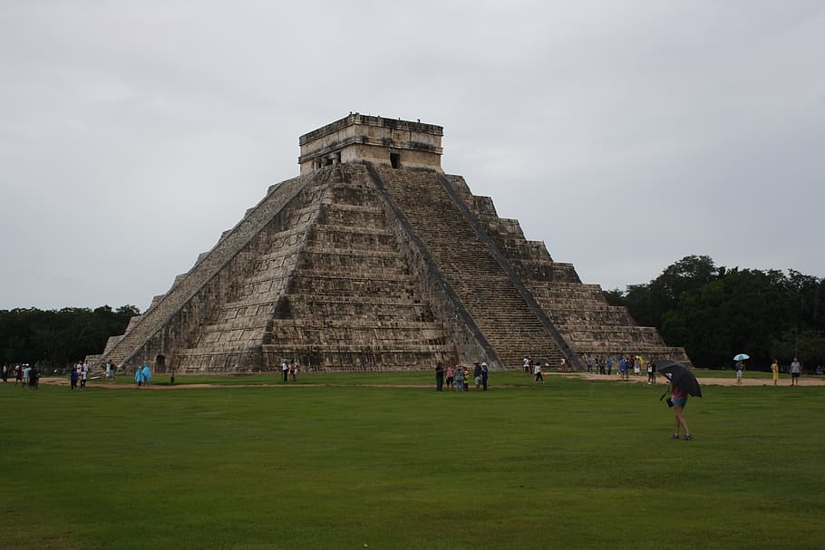 mexicà, chichen itza, piràmides, monuments, grup de persones, cel, història, persones reals, destinacions de viatge, gran grup de persones, el passat, arquitectura, naturalesa, viatjar, turisme, multitud, estructura construïda, antic, piràmide, herba, homes, turista, civilització antiga, a l'aire lliure, arqueologia, 4K