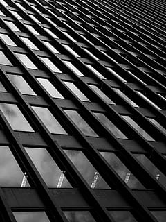 grattacielo, costruzione, finestra, riflessione, nuvoloso, minimo, moderno, bianco e nero, monocromatico, industriale, semplice, simmetria, paesaggio urbano, città, urbano, calcestruzzo, alto, architettura, acciaio, struttura costruita, futuristico, industria di costruzioni, esterno dell'edificio, astratto, modello, sfondi, scena urbana, nessuno, edificio per uffici, forma geometrica, metallo, tecnologia, attività commerciale, all'aperto, punto di fuga, facciata, architettura ed edifici, Torre, vetro - materiale, caratteristica della parete, 4K, CC0, dominio pubblico, privo di copyright