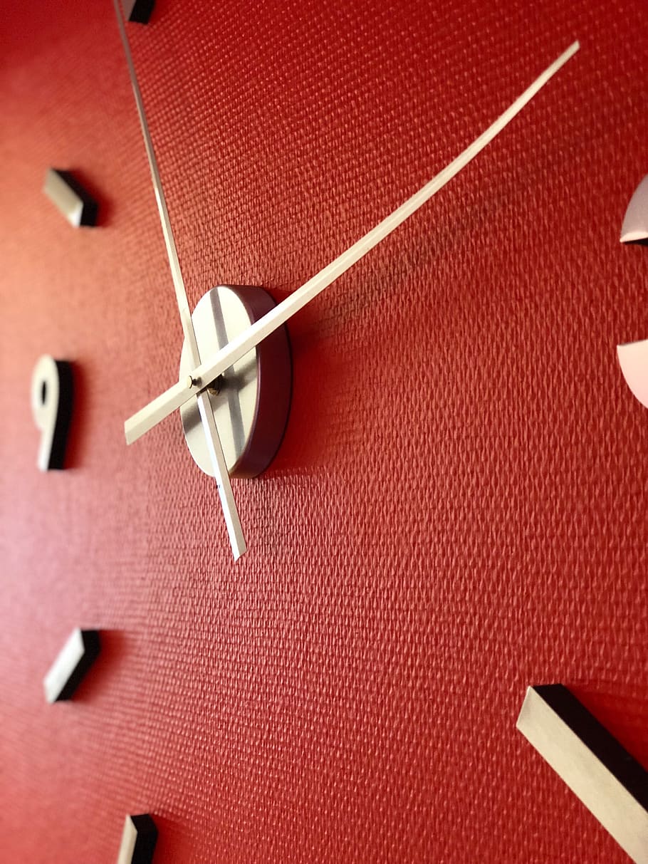 holde øje, tid, timer, tidsplan, ure, sekunder, minut, arbejde, rød, ingen mennesker, baggrunde, tæt på, indendørs, fuld ramme, stilleben, mønster, sport, form, Kunst og håndværk, tekstureret, nøjagtighed, rød baggrund, enkelt objekt, design, hvid farve, papir, minut hånd, 4K