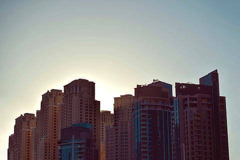 arquitectura, edifici, infraestructura, estructura, establiment, apartament, finestres, condomini, hotel, exterior de l'edifici, cel, estructura construïda, ciutat, naturalesa, cel clar, exterior d’edifici d’oficines, cap gent, gratacels, alta - alta, còpia espai, posta de sol, horitzó urbà, llum solar, barri residencial, torre, modern, a l'aire lliure, paisatge urbà, districte financer, 2K, CC0, domini públic, lliure de regalies