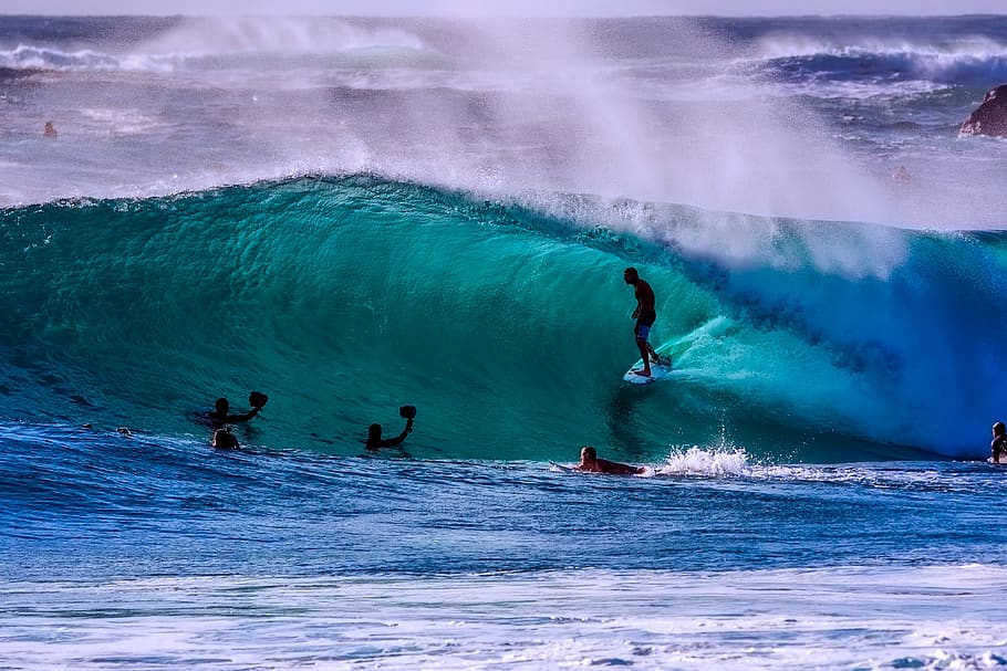 grup, gent, cos, aigua, acció, Austràlia, platja, diversió, festa, paisatge, oci, oceà, recreació, mar, paisatge marí, splash, esports, esprai, tempesta, estiu, navega, taula de surf, surfboarding, surf, vacances, Esports aquàtics, onades, esport, grup de persones, esport aquàtic, moviment, aventura, activitat d'oci, viatge, onada, estils de vida, persones reals, homes, Esports extrems, habilitat, a l'aire lliure, llibertat, color turquesa, poder a la natura, 1080P