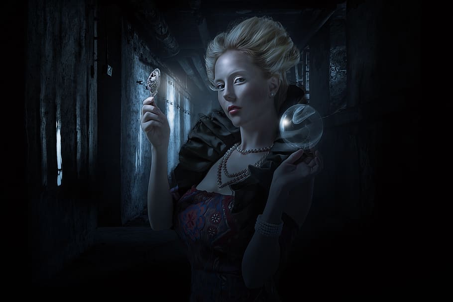 fantasia, gòtic, goth, fosc, màgia, mirall màgic, bola de vidre, bola màgica, lloc abandonat, llum, femella, dona, noia, jove, bellesa, model, misteri, misteriós, somni, atmosfera, atmosfera gòtica, composició, tapa de llibre, Photoshop, una persona, adult jove, dones joves, a l'interior, dones, adult, dona guapa, cabell, cintura cap amunt, estils de vida, retrat, cabell ros, activitat d'oci, celebració, roba, vista frontal, pentinat, contemplació, 4K