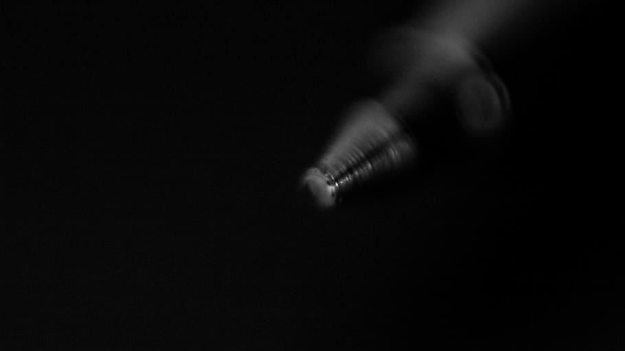 oscuro, bolígrafo, macro, negro, papel pintado, parte del cuerpo humano, fondo negro, parte del cuerpo, una persona, adentro, foto de estudio, copia espacio, adulto, de cerca, retrato, persona irreconocible, emoción, movimiento borroso, mano, movimiento, ansiedad, vista frontal, cabeza humana, cara humana, contemplación, dedo, agresión, 4K