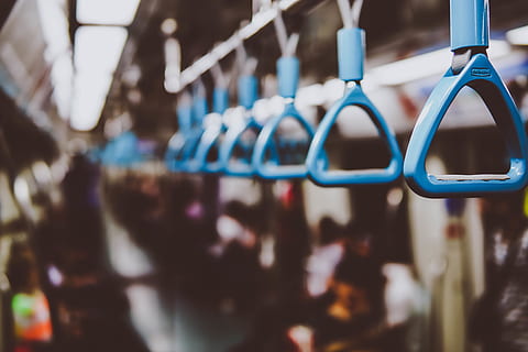 blå, tog, stående, håndtere, kabel, person, human, mennesker, undergrundsbane, håndtag, sløring, transit, transportmidler, bokeh, gade, dybde, vogn, istanbul, Kalkun, sløret, bus, stå, fokus på forgrunden, hængende, dag, tæt på, selektiv fokusering, udendørs, ingen mennesker, metal, forlystelsespark tur, forlystelsespark, multi farvet, natur, sollys, i en række, detail, rack, fritidsaktivitet, 5K, CC0, offentligt domæne, royaltyfrie