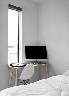 argint imac, mobila, calculator, în interior, tehnologie, scaun, masa, absență, nici o persoana, pat, birou, echipamente de calcul, camera de zi, acasă interior, conexiune, spațiu copie, zi, Monitorul computerului, culoare alba, gol, ecran plat, modern, tastatură, 5K, CC0, domeniu public, fără drepturi de autor
