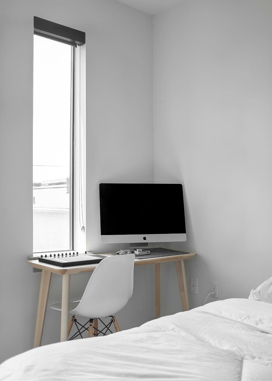 argint imac, mobila, calculator, în interior, tehnologie, scaun, masa, absență, nici o persoana, pat, birou, echipamente de calcul, camera de zi, acasă interior, conexiune, spațiu copie, zi, Monitorul computerului, culoare alba, gol, ecran plat, modern, tastatură, 5K