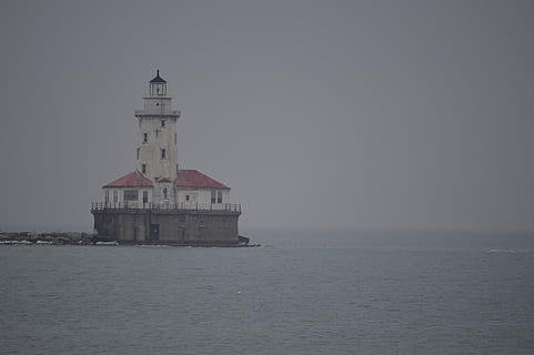 architektura, budova, věž, maják, Dům, světlo, Michiganské jezero, světelný dům, oceán, voda, jezero, ráno, den, v polovině dopoledne, kupole, zvonice, silnice, Dálnice, způsob, stavba, moře, nábřeží, exteriér budovy, nebe, Příroda, vedení, nikdo, směr, kopie prostor, scenics - příroda, krása v přírodě, klid, ochrana, horizont nad vodou, venku, 5K, CC0, veřejná doména, bez autorských práv