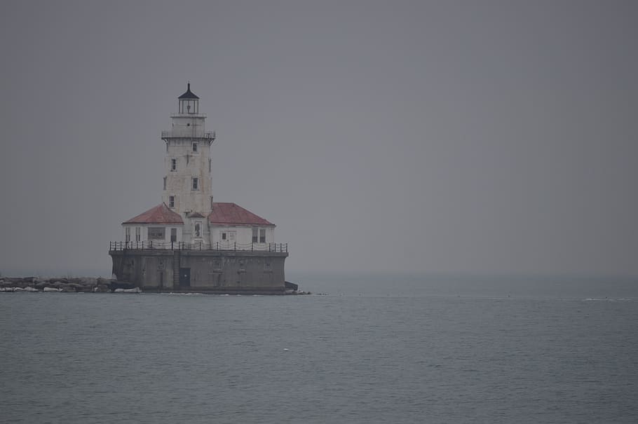 architektura, budova, věž, maják, Dům, světlo, Michiganské jezero, světelný dům, oceán, voda, jezero, ráno, den, v polovině dopoledne, kupole, zvonice, silnice, Dálnice, způsob, stavba, moře, nábřeží, exteriér budovy, nebe, Příroda, vedení, nikdo, směr, kopie prostor, scenics - příroda, krása v přírodě, klid, ochrana, horizont nad vodou, venku, 5K
