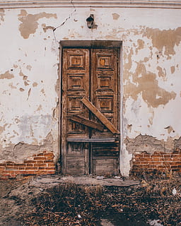 vintage, brown, wooden, door, abandoned, architecture, broken, building, cracked, doors, doorway, entrance, exterior, grass, rustic, wall, wood, built structure, old, building exterior, no people, wood - material, damaged, weathered, house, day, run-down, closed, wall - building feature, decline, deterioration, window, outdoors, ruined, 2K