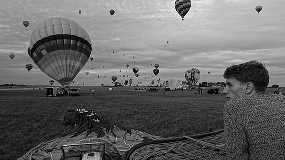 ballon, ciel, montgolfière, véhicule aérien, en volant, Vrais gens, transport, terre, mode de transport, la nature, personnes accessoires, en plein air, Hommes, journée, aventure, Activité de loisir, Voyage, personnes, parachute, champ, festival de montgolfière, 5K, CC0, domaine public, libre de droits