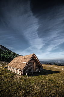 cabane brune, la nature, en plein air, bâtiment, campagne, cabane, rural, logement, maison, tente, cabine, abri, chalet, paysage, la tour, architecture, clocher, plateau, brique, nuage - ciel, ciel, structure construite, herbe, environnement, terre, champ, plante, personne, extérieur du bâtiment, beauté dans la nature, journée, scène non urbaine, Grange, bois - matériau, 5K, CC0, domaine public, libre de droits