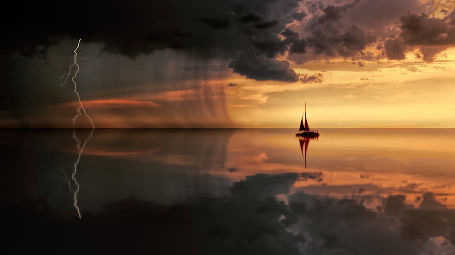 fotografia de silueta, vaixell, aigua, posta de sol, retroil·luminat, núvols, alba, dramàtica, llamps, oceà, reflexió, vela, mar, paisatge marí, cel, tempesta, sortida del sol, núvol - cel, arquitectura, naturalesa, color taronja, bellesa a la natura, exterior de l'edifici, estructura construïda, cap gent, escenics - natura, cel dramàtic, ciutat, destinacions de viatge, horitzó, edifici, a l'aire lliure, paisatge urbà, compost digital, 4K
