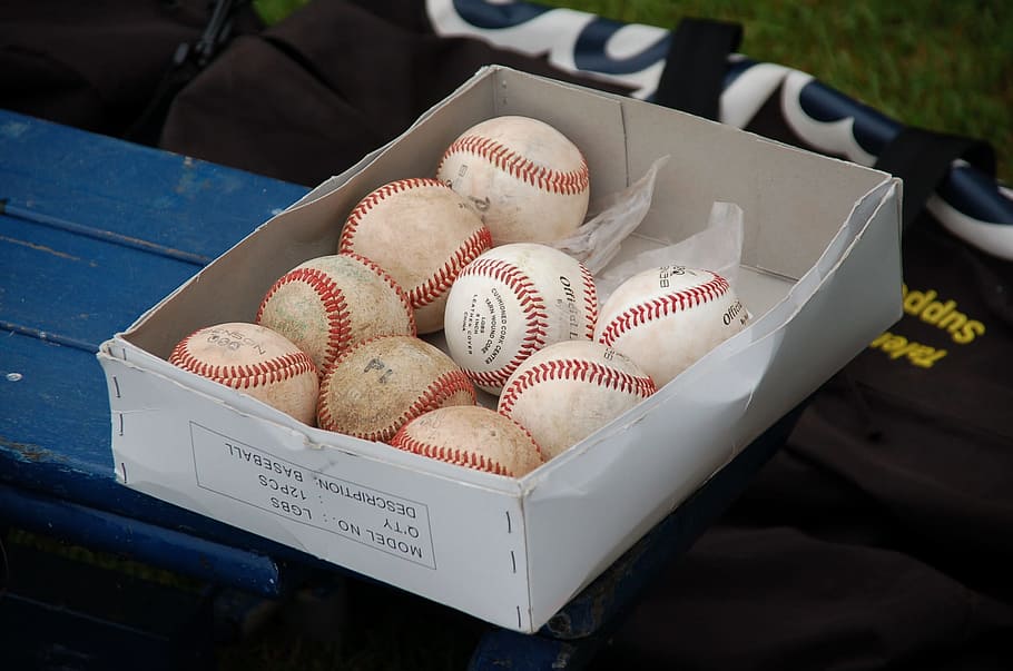 vermell, blanc, beisbol, pilota, banc, Caixa, beisbol - esport, menjar i beguda, contenidor, cap gent, menjar, pilota de beisbol, dia, caixa-contenidor, vista d’angle alt, esport, frescor, gran grup d'objectes, centrar-se en primer pla, al forn, menjar dolç, paper, a l'aire lliure, 1080P