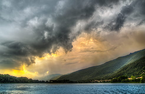 Rau, Sonnenuntergang, See, Wolken, Wasser, Berge, hdr, Natur, Sonnenaufgang, draussen, Licht, Orange, Abend, Meer, wolke - himmel, Himmel, Schönheit in der Natur, Szenen - Natur, Berg, Sturm, Ruhe, keine Leute, ruhige Szene, Ufergegend, Sturmwolke, bedeckt, idyllisch, Dramatischer Himmel, Gebirge, draußen, bedrohlich, 5K, CC0, gemeinfrei, lizenzfrei