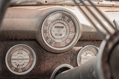 oldtimer, starý, auto, rez, antický, zrezivělý, rozpad, rychloměr, číslo, detail, nikdo, přeprava, způsob dopravy, geometrický tvar, přesnost, kruh, zastaralý, uvnitř, tvar, den, měřidlo, selektivní zaměření, Dějiny, přístrojová deska, cestovat, kolo, 5K, CC0, veřejná doména, bez autorských práv