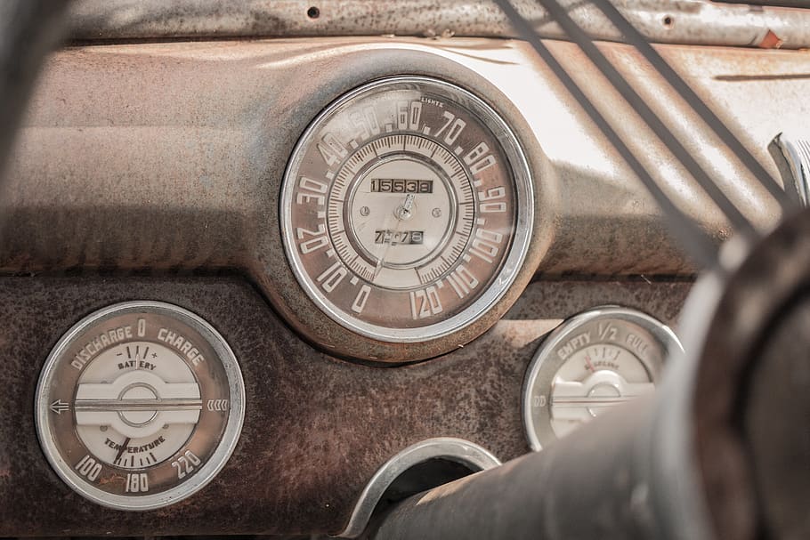 oldtimer, starý, auto, rez, antický, zrezivělý, rozpad, rychloměr, číslo, detail, nikdo, přeprava, způsob dopravy, geometrický tvar, přesnost, kruh, zastaralý, uvnitř, tvar, den, měřidlo, selektivní zaměření, Dějiny, přístrojová deska, cestovat, kolo, 5K
