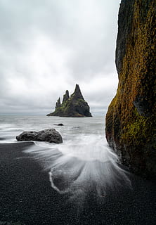 tidsforskydning, kyst, rock formation, dagtimerne, strand, klippe, himmel, Sky, ocean, hav, klint, sort sand, ø, havstabel, horisont, mos, landskab, natur, overskyet, vand, mørk, island, rock-objekt, kystlinje, scenics, udendørs, sky - himmel, marinemaleri, bølge, solnedgang, skønhed i naturen, ingen mennesker, blå, cloudscape, rejse, sten - objekt, berømte sted, sommer, sand, vandkanten, bjerg, Atlanterhavet, rejsemål, turisme, solopgang - daggry, skumring, 5K, CC0, offentligt domæne, royaltyfrie