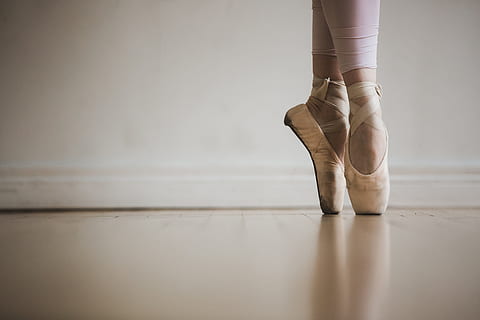 pointe, photo, Dancing, Ballet, low section, body part, ballet dancer, human leg, one person, balance, human body part, indoors, tiptoe, standing, copy space, ballet studio, ballet shoe, skill, shoe, flooring, arts culture and entertainment, women, human foot, human limb, leg, 4K, CC0, public domain, royalty free