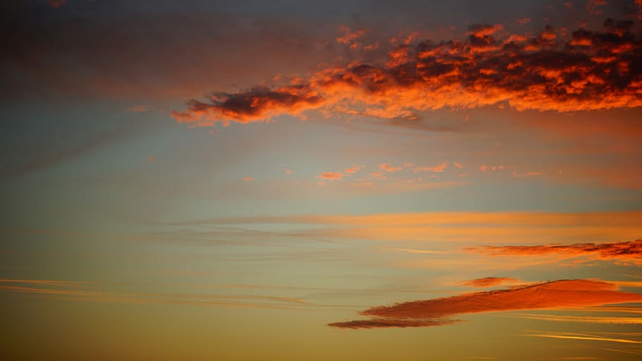 núvols, alba, vermell, cel, oest, posta de sol, crepuscle, colors, tarda, fade, bellesa a la natura, núvol - cel, color taronja, escenics - natura, tranquil·litat, escena tranquil·la, cap gent, idíl·lic, naturalesa, cel dramàtic, a l'aire lliure, silueta, medi ambient, vista d’angle baix, escena no urbana, por, estat d'ànim atmosfèric, cel romàntic, 5K