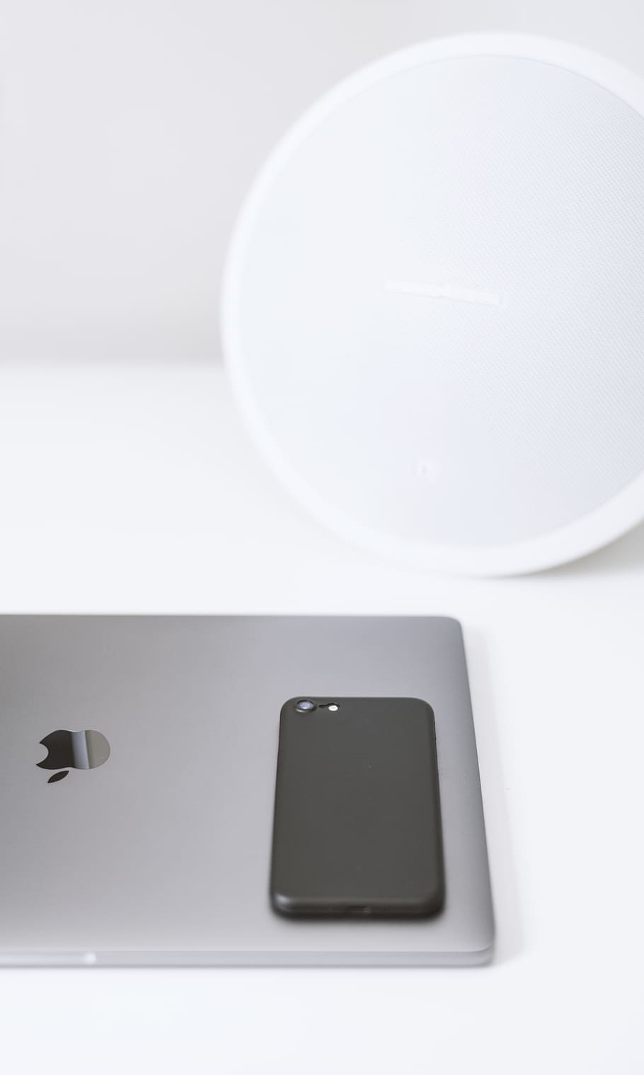 Països Baixos, arnhem, mac, poma, iphone, pela, cas, Harman / kardon, altaveu, blanc, MacBook Pro, MacBook, espai gris, espai, gris, disseny, disseny mínim, escriptori, configuració de l’escriptori, ordinador, a l'interior, cap gent, tecnologia, Color blanc, natura morta, primer pla, tir de l'estudi, còpia espai, fons blanc, connexió, taula, comunicació, forma, vista d’angle alt, forma geomètrica, equips informàtics, senzillesa, modern, grup d'objectes, clau d’ordinador, 5K