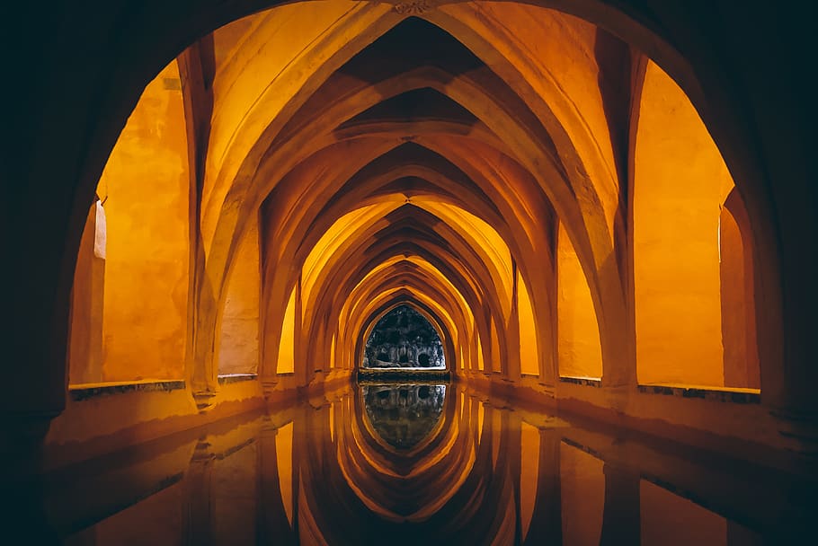 etablering interiør, buer, arkitektur, bygning, afspejling, bue, bygget struktur, orange farve, historie, indendørs, ingen mennesker, fortiden, natur, vand, religion, havnefronten, belyst, himmel, rejsemål, 4K