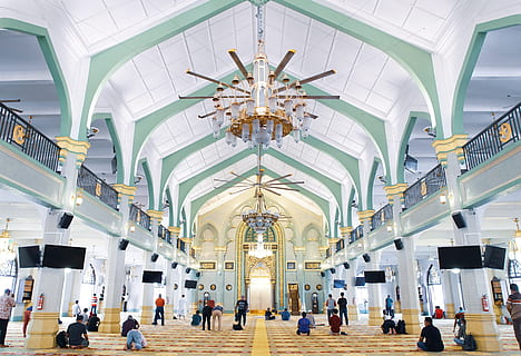 people inside building, singapore, masjid sultan, indoors, room, interior design, ballroom, lobby, worship, church, building, architecture, dome, group of people, ceiling, lighting equipment, built structure, real people, incidental people, arch, men, crowd, shopping mall, illuminated, walking, large group of people, day, arcade, lifestyles, architectural column, luxury, 4K, CC0, public domain, royalty free