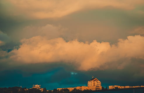 déšť, větrný, vítr, západ slunce, slunce, večer, transylvanium, Rumunsko, cluj, bouřka, nebe, mrak, exteriér budovy, architektura, mrak - nebe, stavba, budova, město, Příroda, nikdo, panoráma města, rezidenční čtvrti, destinace, venku, krása v přírodě, Dějiny, minulost, náboženství, místo uctívání, města, 5K, CC0, veřejná doména, bez autorských práv