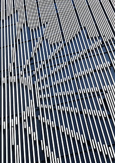 edifici, estrella, símbol, patró, frontal, la policia, logotip, tokyo, Japó, arquitectura, blanc, negre, fons, marc complet, cap gent, metall, repetició, dia, textura, estructura construïda, en fila, a l'aire lliure, vista d’angle alt, ratlles, resum, naturalesa, primer pla, llum solar, color plata, disseny, 4K, CC0, domini públic, lliure de regalies