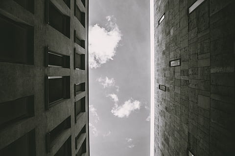 munich, Alemanya, explorar, crear, blanc i negre, negre, blanc, carrer, fotografia, urbà, arquitectura, casa, descobrir, vora, edifici, arquitecte, fons de pantalla, hd, finestra, finestres, estructura construïda, exterior de l'edifici, cel, núvol - cel, cap gent, ciutat, dia, naturalesa, a l'aire lliure, funció de construcció de parets, reflexió, vista d’angle baix, paret, llum solar, barri residencial, indústria, directament a sota, apartament, 4K, CC0, domini públic, lliure de regalies