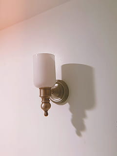 licht, binnenshuis, badkamer, binnenlandse badkamer, hygiëne, geen mensen, huiskamer, studio opname, witte kleur, huis, kopie ruimte, muur - bouwfunctie, uitknippen, toiletpapier, enkel object, detailopname, gekleurde achtergrond, witte achtergrond, schaduw, huisje boompje beestje, schoonheidsproduct, 2K, CC0, publiek domein, royaltyvrij