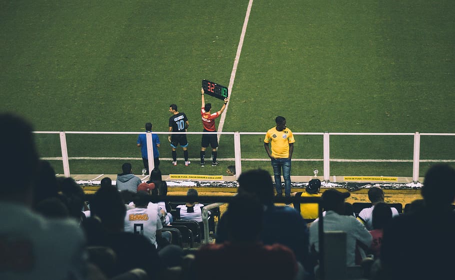 foto, multitud, gent, estadi de futbol, atleta, públic, camp, joc, herba, jugador, futbol, espectadors, esport, estadi, uniforme, grup de persones, gran grup de persones, persones reals, competició, espectador, homes, jugant, activitat d'oci, mirant, esport d’equip, esport competitiu, coincideix - esport, estils de vida, a l'aire lliure, 4K