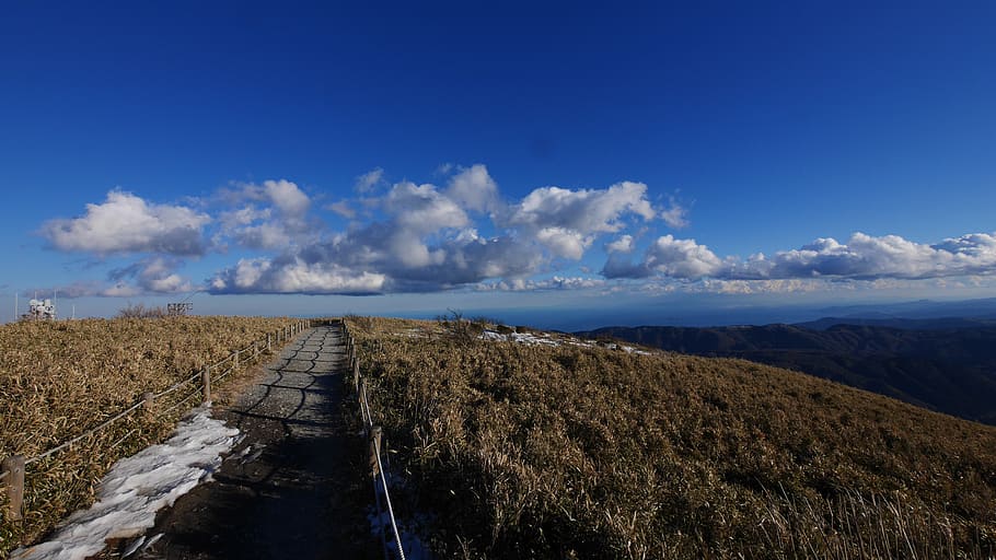 Japó, hakone, núvols, vista, núvol, viatjar, amor, herba, motxillers, llac, lakeashi, ashi, tokyo, festa, horitzó, cel, núvol - cel, escenics - natura, naturalesa, medi ambient, cap gent, paisatge, dia, bellesa a la natura, muntanya, tranquil·litat, escena tranquil·la, direcció, escena no urbana, blau, a l'aire lliure, el camí a seguir, transport, arquitectura, estructura construïda, 4K