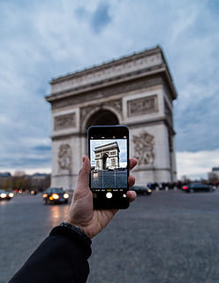 Betonbogen, menschliche Hand, Hand, Fotografie-Themen, halten, menschliches Körperteil, kabellose Technologie, Technologie, eine Person, Fotografieren, Smartphone, die Architektur, Kommunikation, persönliche Perspektive, Himmel, echte Menschen, tragbares Informationsgerät, Aktivität, Mobiltelefon, Fokus auf den Vordergrund, Gebäudehülle, Körperteil, draußen, Finger, 4K, CC0, gemeinfrei, lizenzfrei