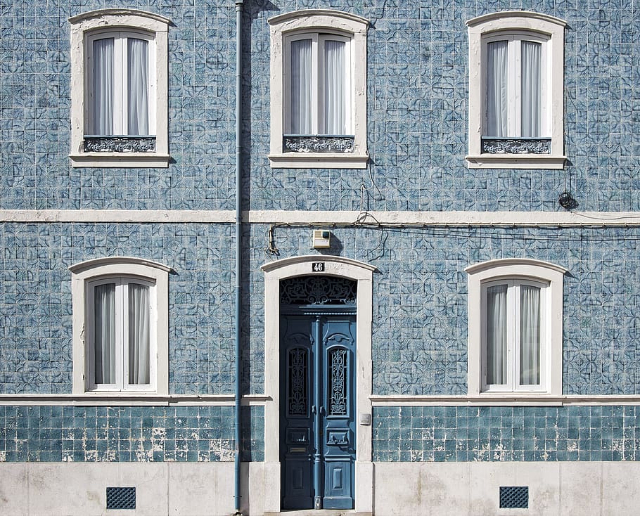 arquitectura, edifici, infraestructura, estructura, establiment, apartament, finestres, condomini, hotel, blau, porta, finestra, exterior de l'edifici, estructura construïda, cap gent, dia, fons, patró, marc complet, barri residencial, ciutat, a l'aire lliure, vista d’angle baix, vidre - material, costat a costat, funció de construcció de parets, estil victorià, història, estil clàssic, ornamentat, 4K