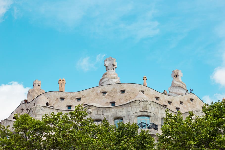 infraestructura, estructura, edifici, arquitectura, naturalesa, paisatge, arbres, verd, cel, núvols, blau, estructura construïda, planta, exterior de l'edifici, arbre, vista d’angle baix, dia, cap gent, núvol - cel, el passat, història, art i artesania, representació, creixement, destinacions de viatge, escultura, 4K
