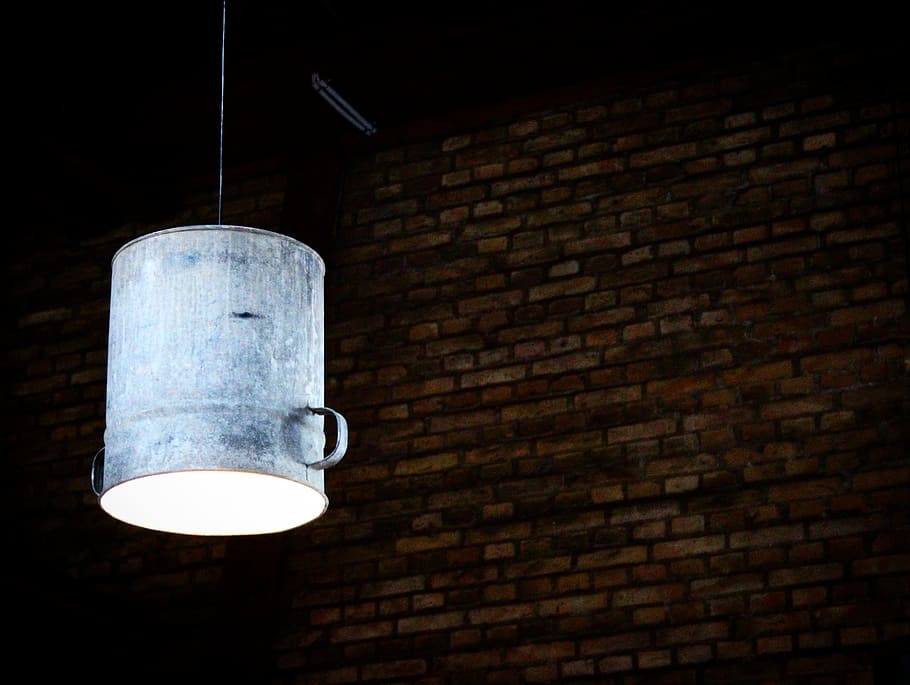 svítilna, zeď, cihly, světlo, Kbelík, klienta, architektura, nábytek, Pozadí, výzdoba, krytý, dekorace, cihlový, design, lampy, moderní, cihlová zeď, nástěnný prvek, noc, osvětlovací zařízení, svítí, nízký úhel pohledu, nikdo, závěsný, uvnitř, elektrické světlo, elektřina, detail, žárovka, stavba, řeřavý, kopie prostor, elektrická lampa, 4K
