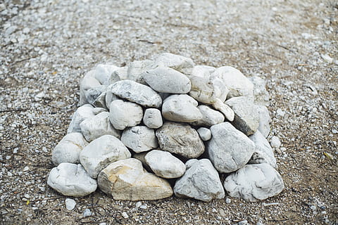 pedres blanques, rock, Alemanya, ettal, graswang, còdols, runes, pedra, apilats, arranjament, sòl, pila, llambordes, passarel·la, vorera, paviment, Camí, sec, a l'aire lliure, ordre, naturalesa, sòlid, cap gent, terra, pedra - objecte, dia, vista d’angle alt, platja, gran grup d'objectes, textura, rock - object, sorra, centrar-se en primer pla, primer pla, patró, tranquil·litat, 5K, CC0, domini públic, lliure de regalies