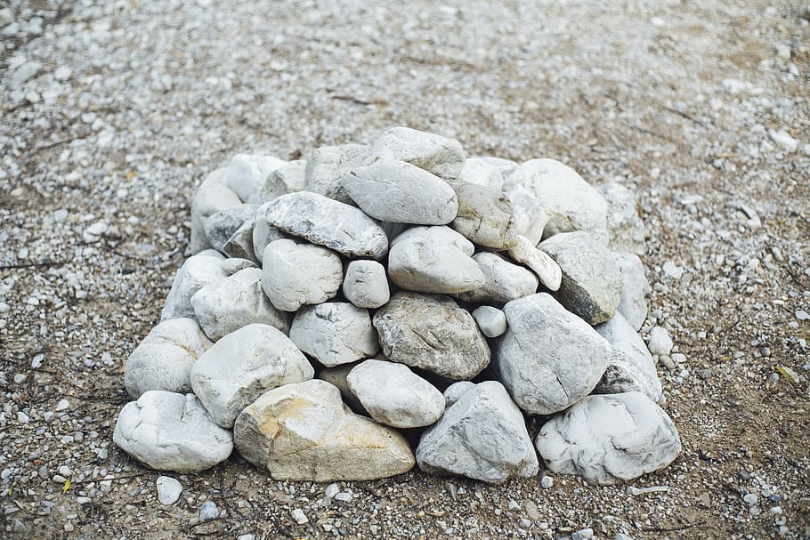 pedres blanques, rock, Alemanya, ettal, graswang, còdols, runes, pedra, apilats, arranjament, sòl, pila, llambordes, passarel·la, vorera, paviment, Camí, sec, a l'aire lliure, ordre, naturalesa, sòlid, cap gent, terra, pedra - objecte, dia, vista d’angle alt, platja, gran grup d'objectes, textura, rock - object, sorra, centrar-se en primer pla, primer pla, patró, tranquil·litat, 5K