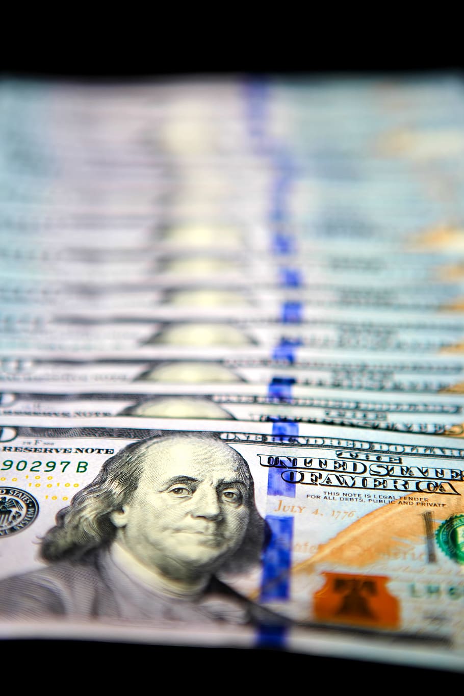 dòlar, dòlars, nou, pila, factures, Munt, deute, ningú, molts, verd, negocis, butch, riquesa, bitllets de banc, banc, un, salaris, disseny, moneda, paper, financers, americà, paquet, economia, EUA, 100, èxit, Finances, diners, nosaltres, ric, inversió, nota, banca, cent, estalvis, diners en efectiu, nota de banc, enfocament selectiu, moneda de paper, primer pla, nombre, a l'interior, cap gent, text, representació humana, natura morta, representació, semblança masculina, comunicació, marc complet, 2K