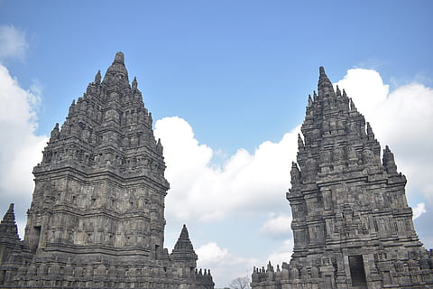 prambanan, tapınak, unesco, java, Endonezya, Yogyakarta, turist, Hinduizm, yapılı yapı, mimari, dış yapı, Tarihçe, geçmiş, gökyüzü, ibadethane, seyahat yerleri, seyahat, bina, düşük açılı görünüş, din, inanç, turizm, tinsellik, eski, doğa, insansız, gün, eski uygarlık, açık havada, arkeoloji, helezon, oyma, 5K, CC0, kamu malı, telif ücretsiz