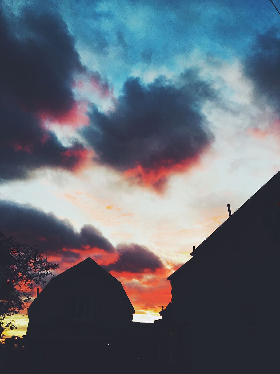 posta de sol, cel, núvols, cel de caramel de cotó, colors, Cercar, silueta, vscocam, naomitamar, núvol - cel, arquitectura, exterior de l'edifici, estructura construïda, naturalesa, edifici, cap gent, bellesa a la natura, casa, color taronja, cel dramàtic, a l'aire lliure, escenics - natura, barri residencial, vespre, núvol, cel romàntic, 4K