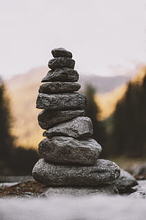 selectiv, focalizare fotografie, teanc, pietre, stâncă, grămadă, piatră, în aer liber, natură, calm, liniștit, pădure, camping, om de piatră, android monitorului, tapet, obiect, echilibru, zen-like, o scenă liniștită, obiect de piatră, armonie, obiect de rocă, prundiș, stabilitate, relaxare, morman, stiva rock, aranjament, budism, turn, spiritualitate, fundaluri, cer, nici o persoana, frumusețe în natură, simplitate, idei, concepte, a închide, simboluri ale păcii, peisaj, meditativ, material de piatră, albastru, mare, 5K, CC0, domeniu public, fără drepturi de autor