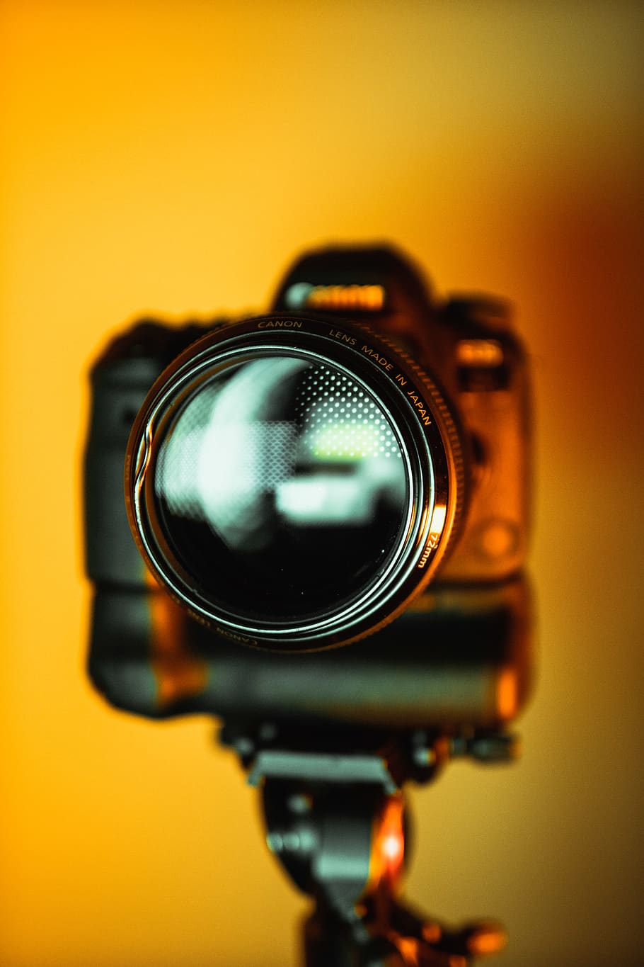 selektivní, zaměření fotografie, kamerové čočky, rozmazat, Fotoaparát, kamerového vybavení, detail, hloubka pole, dslr, dslr fotoaparát, zařízení, soustředit se, objektiv, fotografování, odraz, závěrky, fotografická témata, technologie, fotoaparát - fotografické vybavení, studio shot, jeden objekt, retro stylu, zaměřit se na popředí, uvnitř, nikdo, umělecká kultura a zábava, filmový průmysl, natáčení, objektiv - optický přístroj, barevné pozadí, člověk objekt, focení, osvětlovací zařízení, antický, domácí videokamera, 5K