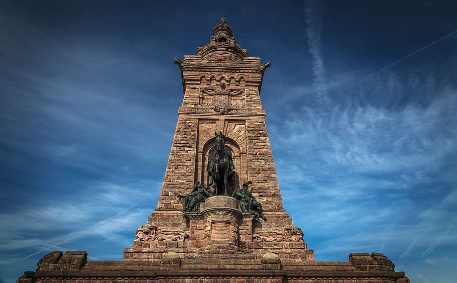 baix, tir en angle, monument barbarossa, arquitectura, barbarossa, maó, núvols, emperador, eqüestre, Alemanya, història, tir en angle baix, memorial, monument, escultura, cel, estàtua, pedra, Turíngia, turisme, torre, estructura construïda, vista d’angle baix, exterior de l'edifici, art i artesania, edifici, representació humana, religió, núvol - cel, representació, naturalesa, destinacions de viatge, creença, espiritualitat, lloc de culte, el passat, dia, cap gent, a l'aire lliure, 4K
